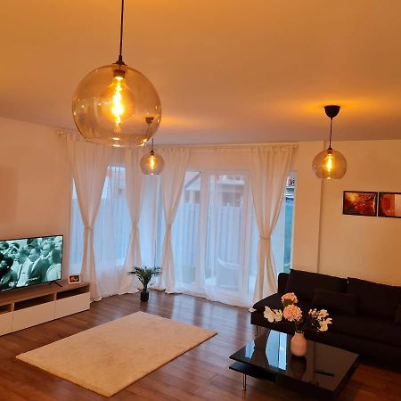 Galaxy Residence Villa Otopeni Bagian luar foto
