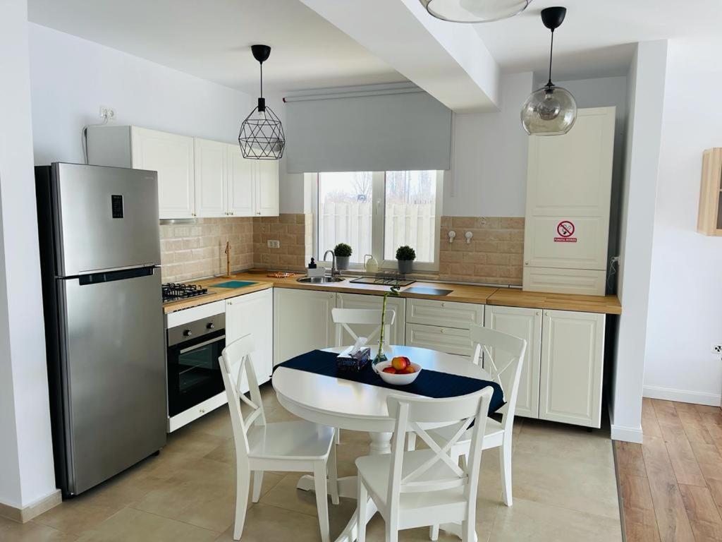 Galaxy Residence Villa Otopeni Bagian luar foto