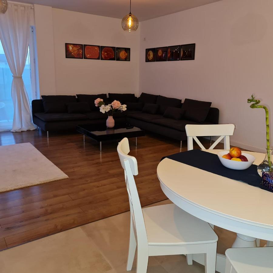 Galaxy Residence Villa Otopeni Bagian luar foto