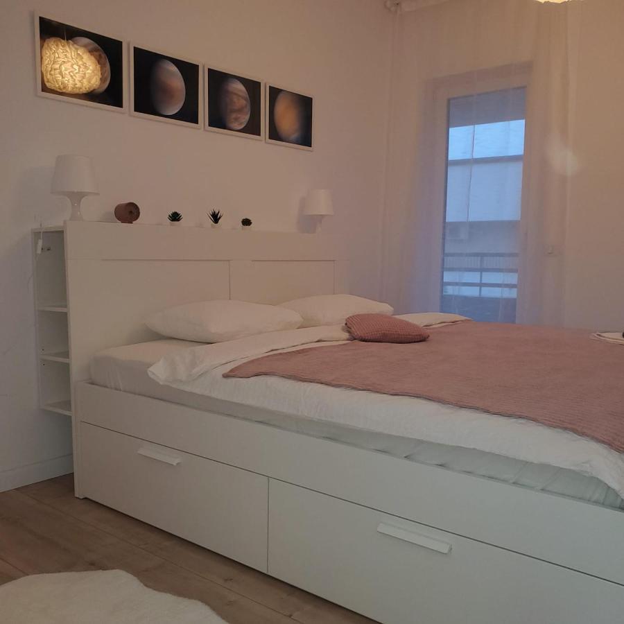 Galaxy Residence Villa Otopeni Bagian luar foto